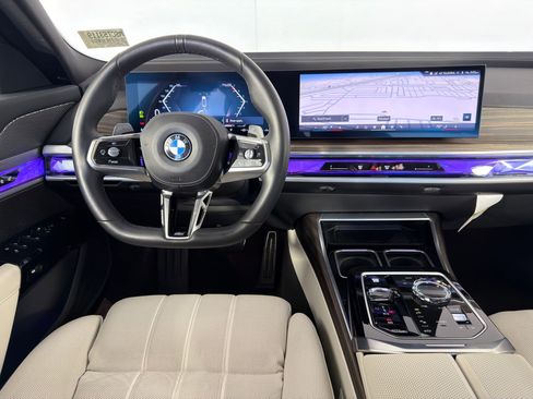 Used 2025 BMW 760i xDrive w/ Premium Package AWD/4WD image 29