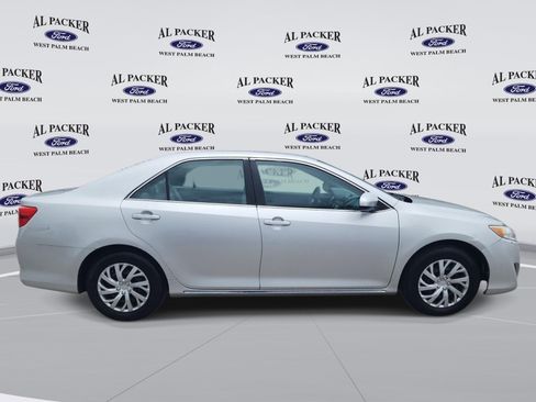 Used 2012 Toyota Camry LE FWD image 6
