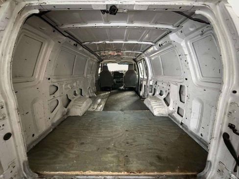 Used 2010 Ford E-350 and Econoline 350 Extended Super Duty RWD image 8