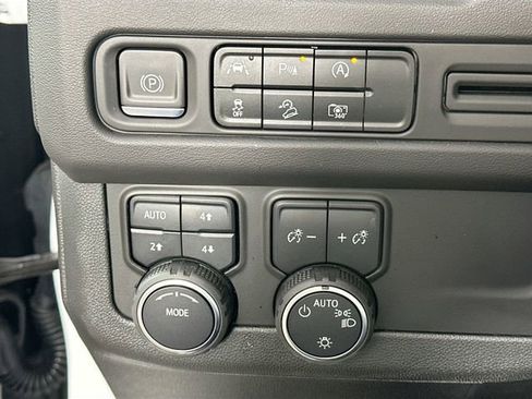 Used 2023 Chevrolet Tahoe Z71 w/ Luxury Package AWD/4WD image 26