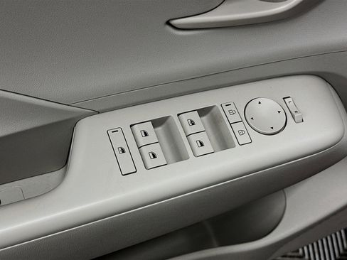 Used 2025 Hyundai Kona SEL image 15