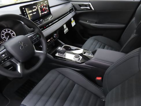 New 2025 Mitsubishi Outlander SE image 20