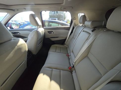Certified 2021 Nissan Rogue SV w/ Premium Package FWD image 5