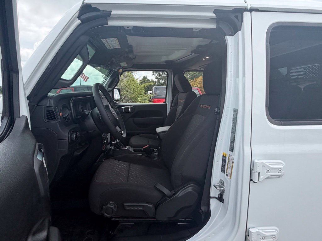 Certified 2025 Jeep Gladiator Mojave AWD/4WD image 34