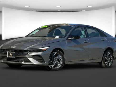 Used 2025 Hyundai Elantra Sport w/ Cargo Package FWD image 2