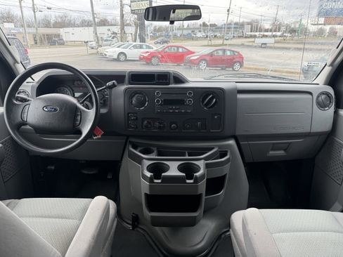 Used 2011 Ford E-350 and Econoline 350 XLT image 21