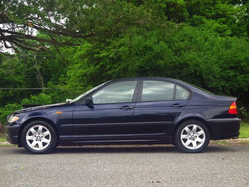 Used 2005 BMW 325i Sedan RWD image 2