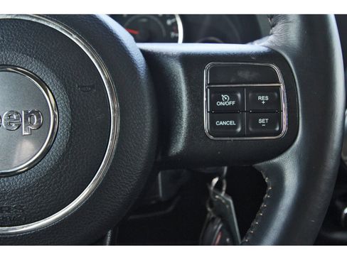 Used 2018 Jeep Wrangler Unlimited Sahara w/ Connectivity Group AWD/4WD image 19
