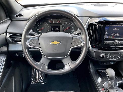 Used 2022 Chevrolet Traverse LT image 8
