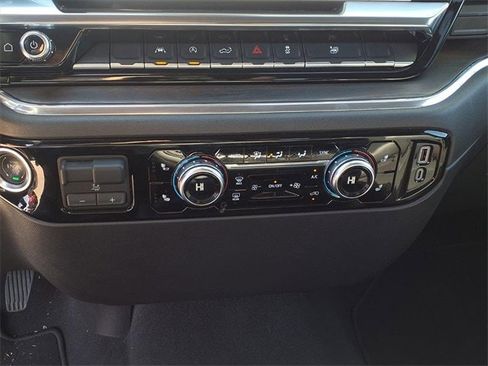 Used 2025 GMC Sierra 1500 SLT image 7