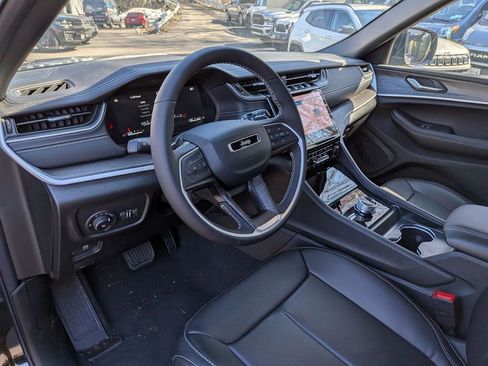 New 2025 Jeep Grand Cherokee Limited w/ Luxury Tech Group II image 10