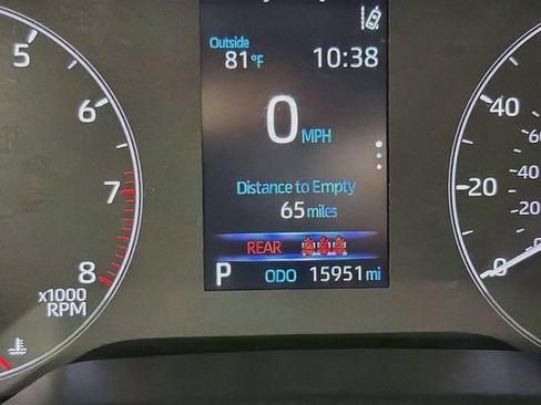Used 2023 Toyota Corolla Cross LE w/ Moonroof Package AWD/4WD image 17
