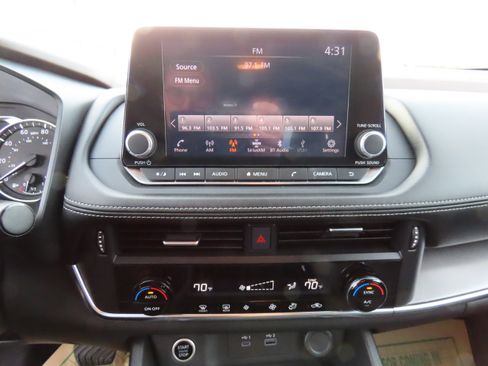 Used 2023 Nissan Rogue SV image 22