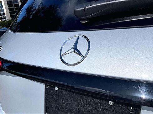 Used 2025 Mercedes-Benz GLC 300 4MATIC image 31