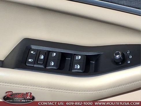 Used 2023 Jeep Grand Cherokee Limited AWD/4WD image 26