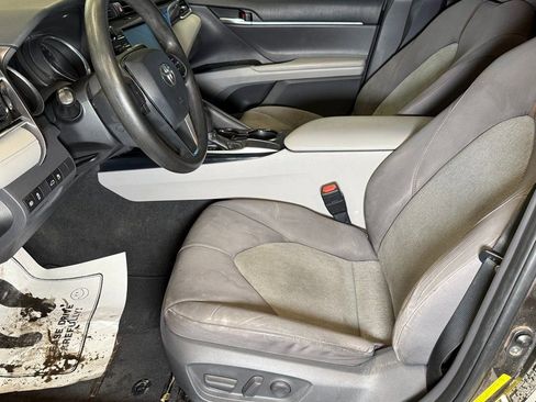 Used 2018 Toyota Camry LE FWD image 19