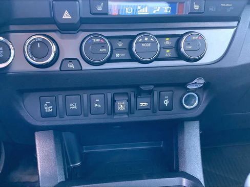 Used 2023 Toyota Tacoma TRD Sport w/ TRD Premium Sport Package AWD/4WD image 34