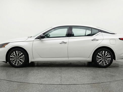 Used 2025 Nissan Altima 2.5 SV image 5