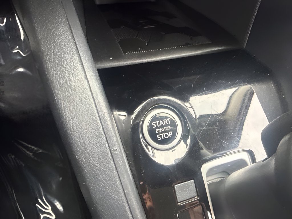 Used 2025 Nissan Versa SV FWD image 27