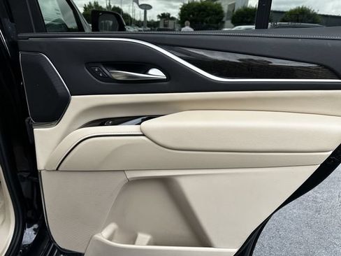 Used 2024 Cadillac Escalade Premium Luxury AWD/4WD image 41
