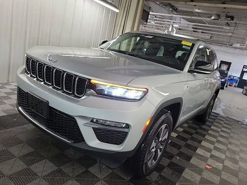 Used 2022 Jeep Grand Cherokee Limited 4xe image 2