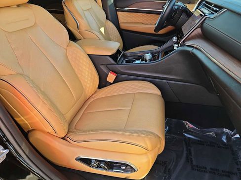 Used 2022 Jeep Grand Cherokee Summit w/ Luxury Tech Group V image 23