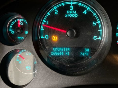 Used 2010 Chevrolet Tahoe LT AWD/4WD image 13
