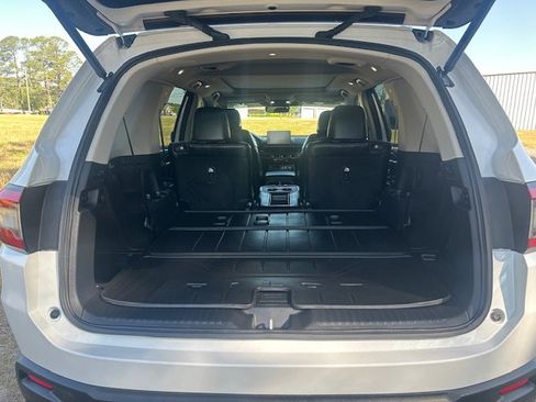 Used 2024 Honda Pilot Touring image 7