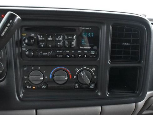 Used 2001 Chevrolet Suburban LS w/ LS Preferred Equipment Group AWD/4WD image 11