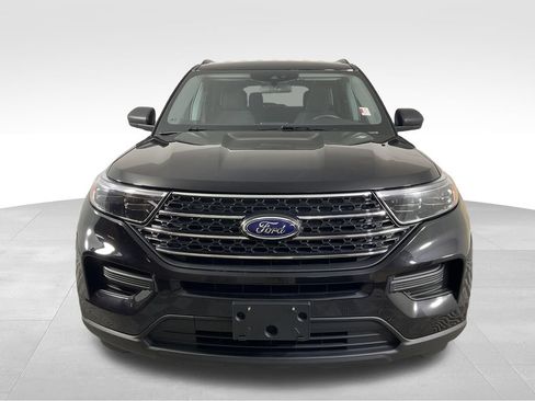 Used 2023 Ford Explorer XLT AWD/4WD image 3