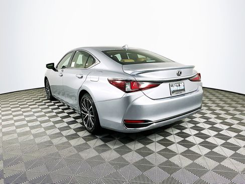 New 2025 Lexus ES 300h w/ Premium Package image 5