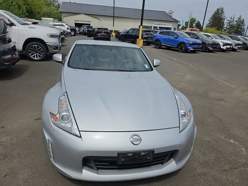 Used 2016 Nissan 370Z Coupe RWD image 5