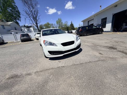 Used 2010 Hyundai Genesis 2.0T RWD image 5