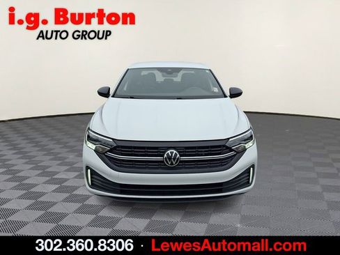 Used 2023 Volkswagen Jetta Sport image 2