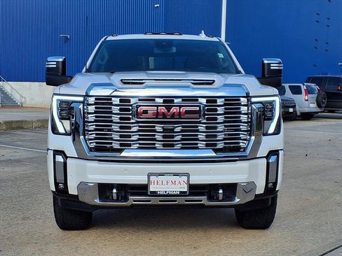 Used 2025 GMC Sierra 3500 Denali image 2