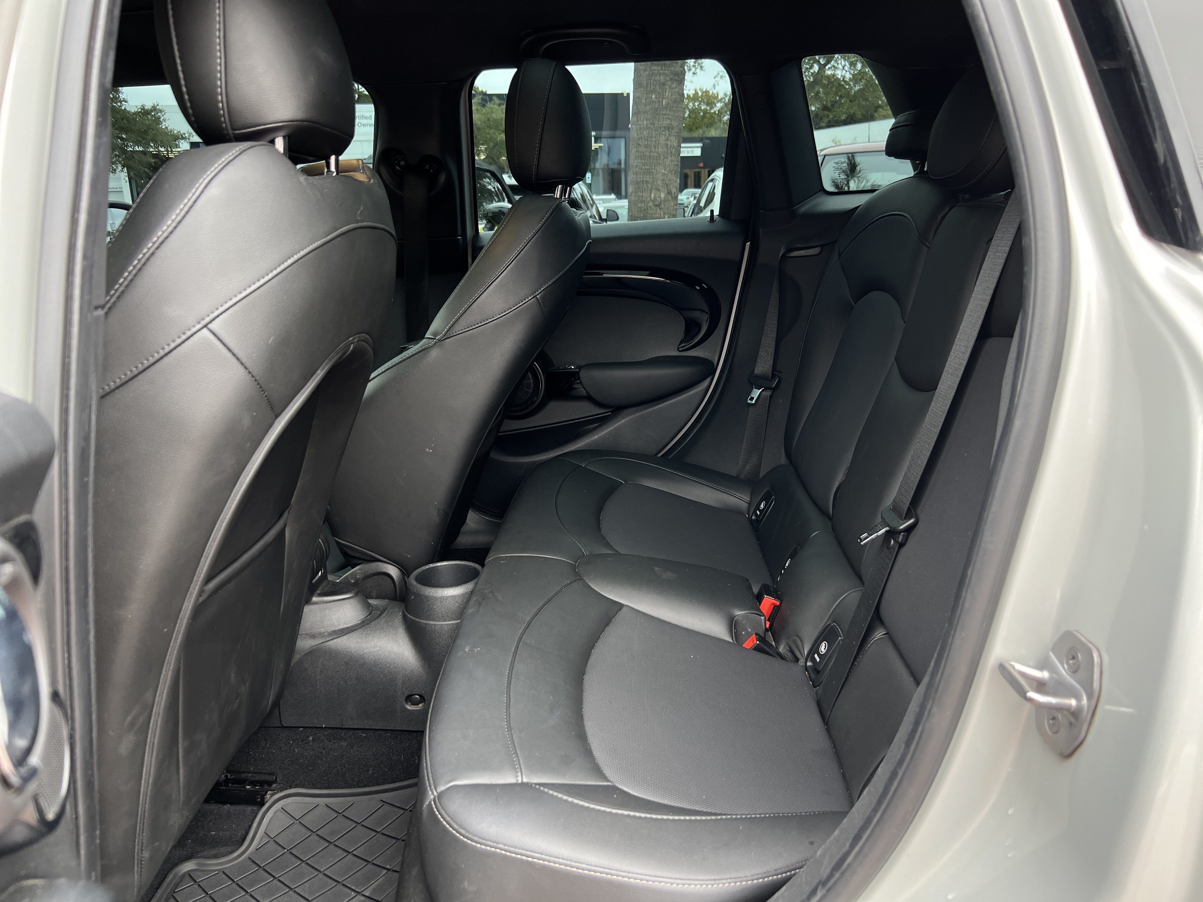 Used 2020 MINI Cooper 4-Door Hardtop w/ Premium Package FWD image 30