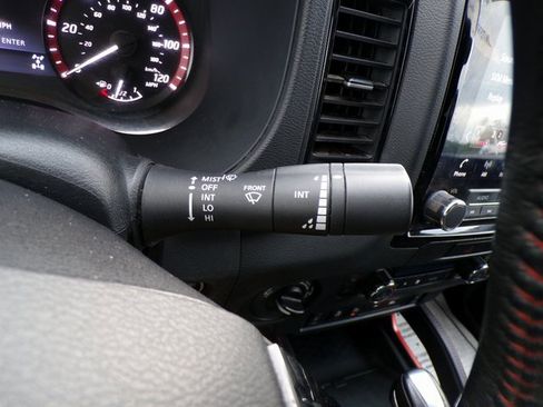 Used 2022 Nissan Frontier PRO-4X image 17