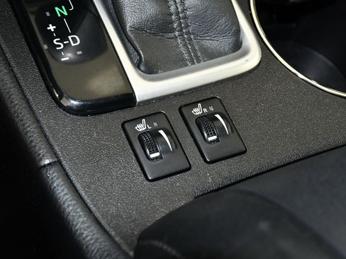 Used 2016 Toyota Highlander XLE image 32