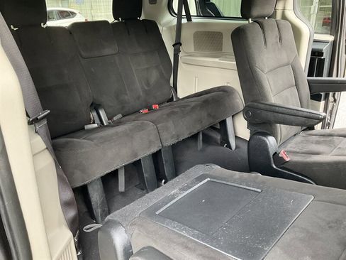 Used 2015 Dodge Grand Caravan SXT image 16