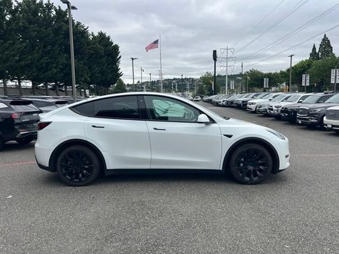 Used 2021 Tesla Model Y Long Range AWD/4WD image 8