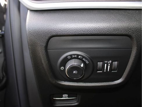 New 2025 Jeep Grand Cherokee Limited image 13