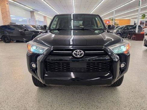 Used 2021 Toyota 4Runner SR5 Premium AWD/4WD image 2