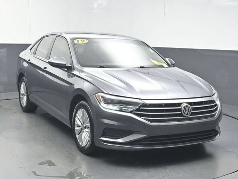 Used 2019 Volkswagen Jetta S w/ Driver Assistance Package FWD image 2