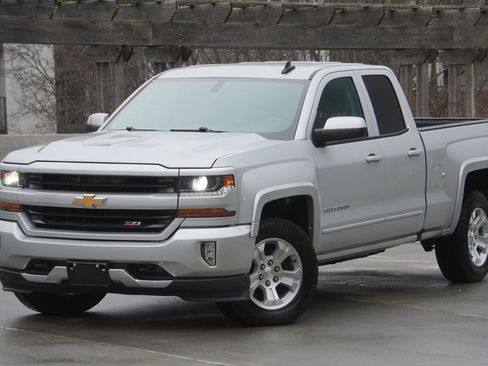 Used 2016 Chevrolet Silverado 1500 LT w/ All Star Edition image 3