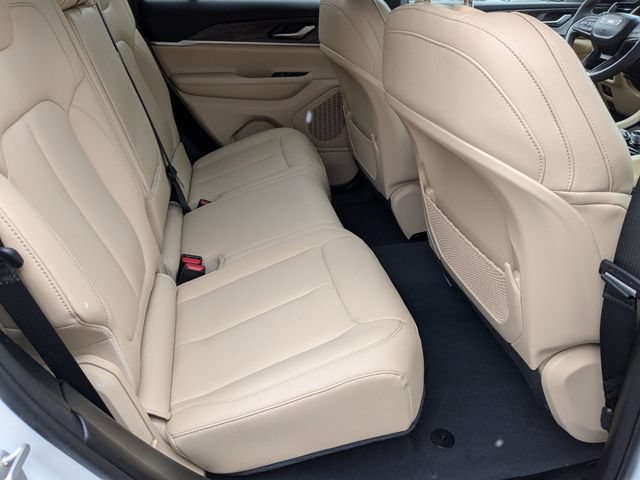 Used 2023 Jeep Grand Cherokee Limited AWD/4WD image 25