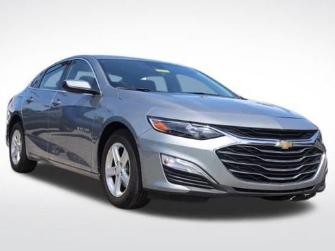Used 2025 Chevrolet Malibu LS FWD image 1