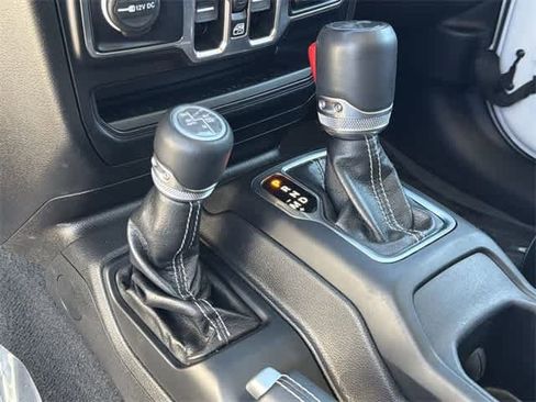 Used 2022 Jeep Wrangler Unlimited Sahara image 25