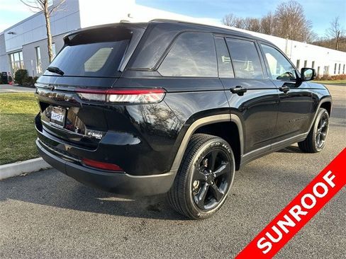 Certified 2022 Jeep Grand Cherokee Altitude image 8