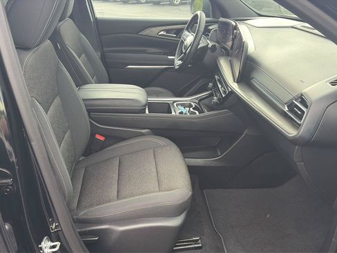 Used 2025 Chevrolet Traverse LT FWD image 21
