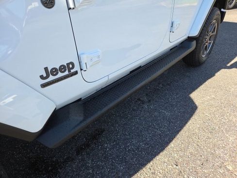 Used 2021 Jeep Wrangler Unlimited Sahara image 20